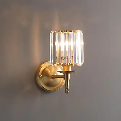 Vintage Brass Wall Sconce with Crystal Accents – Elegant Wall Light for Luxurious Interiors 1